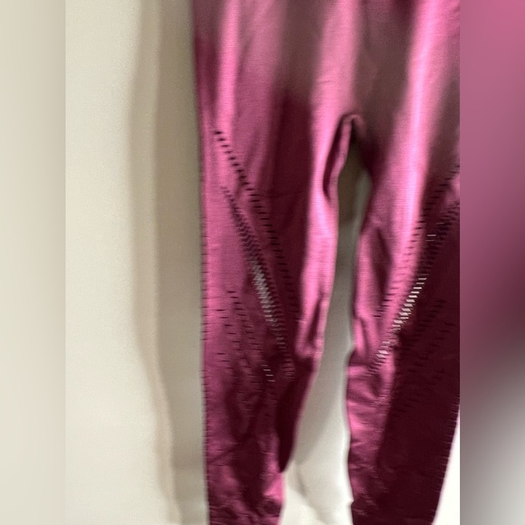 Victoria sport high rise seamless tight size medium - Picture 6 of 10